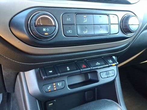 Used 2017 GMC Canyon Denali image 24