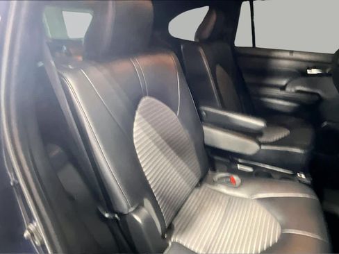 Used 2022 Toyota Highlander XSE FWD image 39