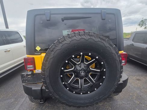 Used 2015 Jeep Wrangler Unlimited Rubicon w/ Connectivity Group image 4