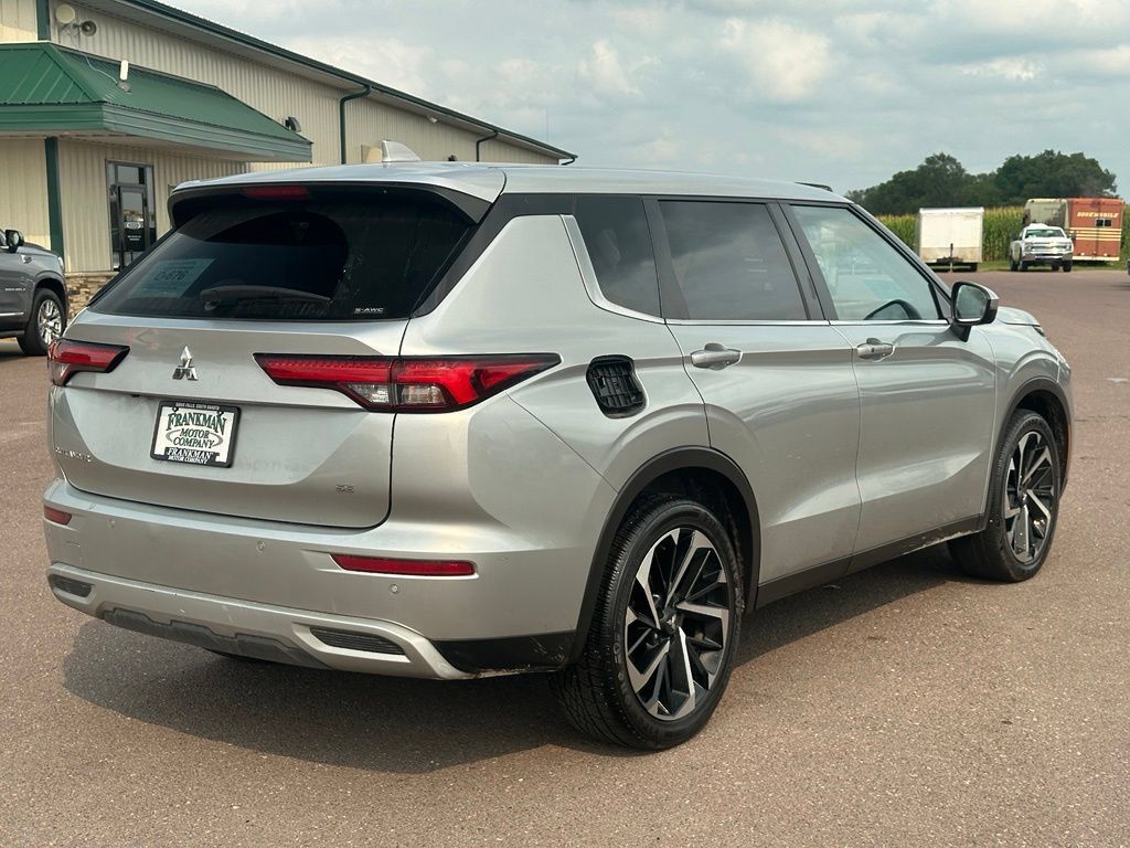 Used 2024 Mitsubishi Outlander SE AWD/4WD image 6
