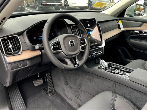 New 2026 Volvo XC90 B6 Plus w/ Protection Package Premier image 9
