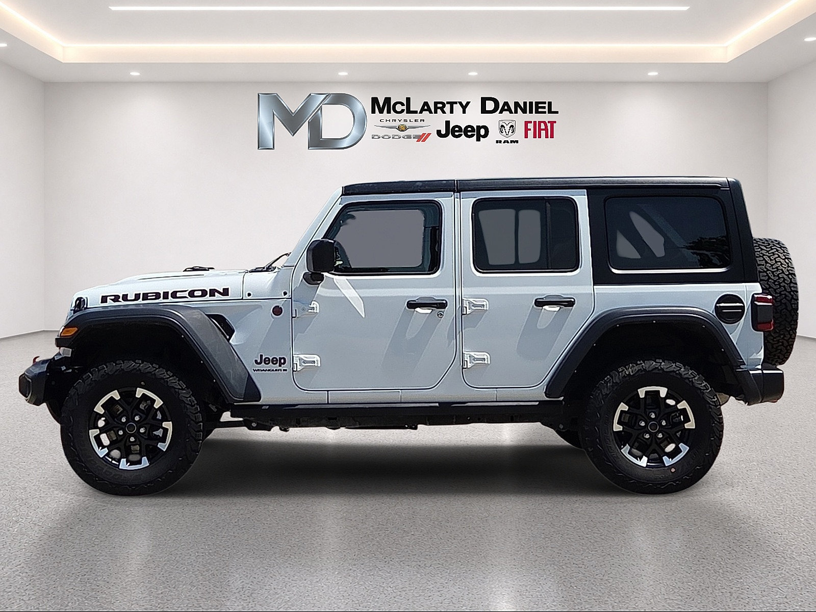 Used 2025 Jeep Wrangler Unlimited Rubicon AWD/4WD image 3
