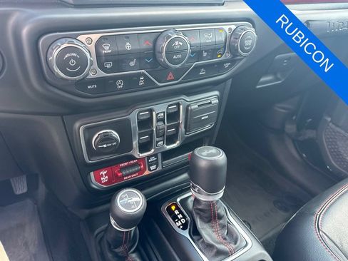 Used 2023 Jeep Wrangler Unlimited Rubicon w/ Cold Weather Group AWD/4WD image 19