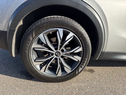 Used 2018 INFINITI QX30 AWD image 11