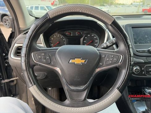 Used 2018 Chevrolet Equinox LT FWD image 18