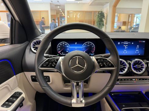 Used 2025 Mercedes-Benz GLA 250 image 8