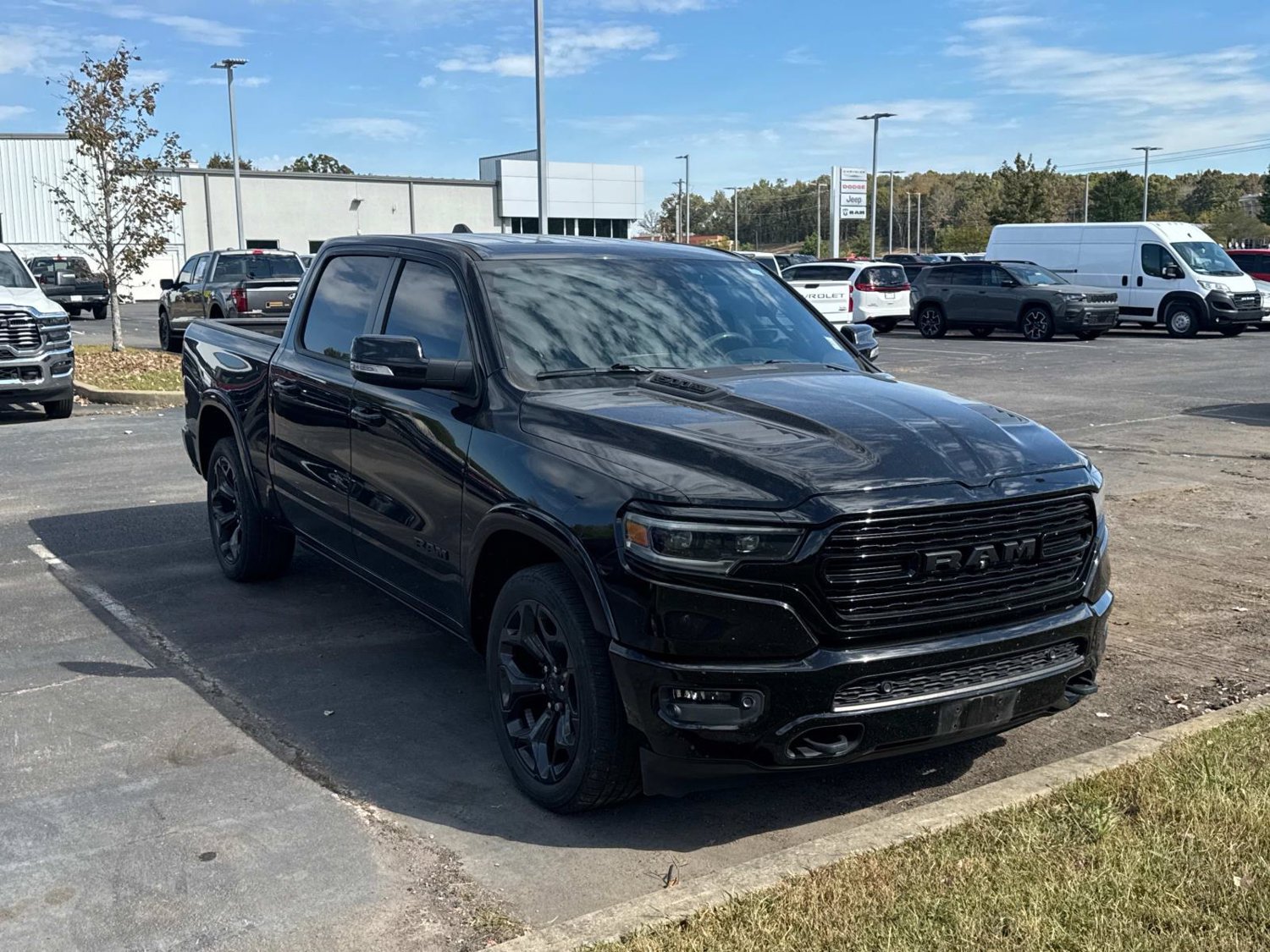 Used 2020 RAM 1500 Limited w/ Black Appearance Package AWD/4WD image 2