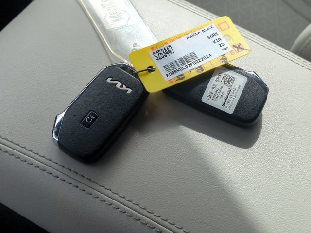 Certified 2023 Kia Sorento SX Prestige AWD/4WD image 35