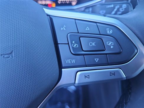 New 2026 Volkswagen Taos SE image 17