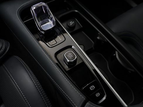 Used 2024 Volvo XC90 B6 Ultimate w/ Lounge Package image 12