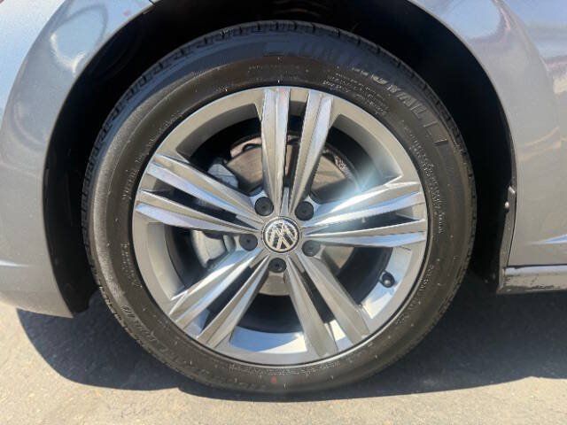 Used 2021 Volkswagen Jetta R-Line FWD image 9