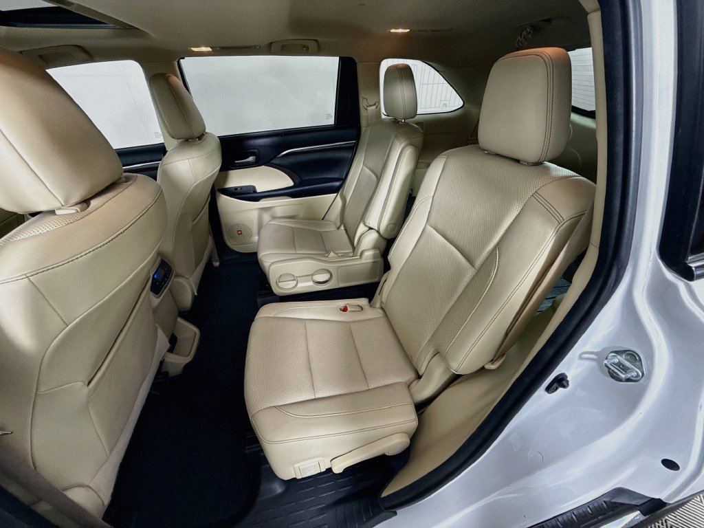 Used 2016 Toyota Highlander Limited FWD image 26