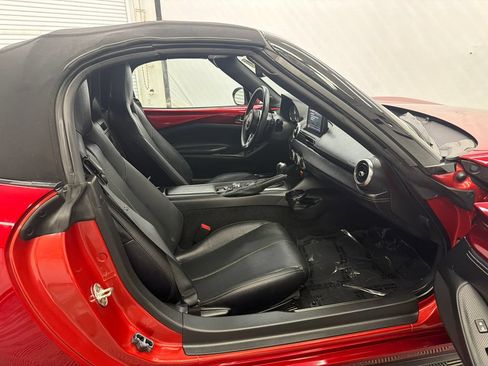 Used 2021 MAZDA MX-5 Miata Grand Touring RWD image 13