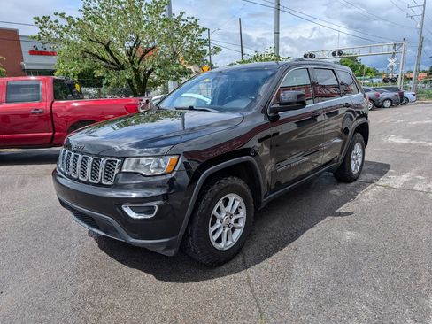 Used 2018 Jeep Grand Cherokee Laredo AWD/4WD image 3