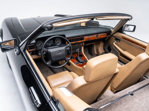 Used 1990 Jaguar XJS V12 Convertible RWD image 7