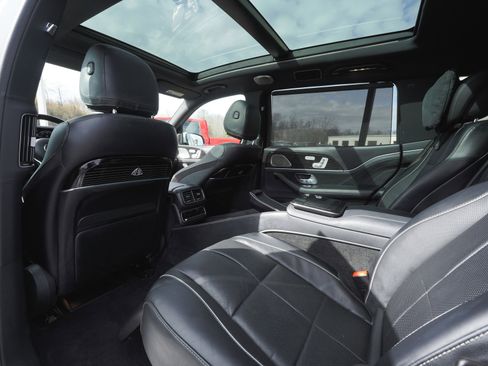 Used 2023 Mercedes-Benz Maybach GLS 600 4MATIC image 39