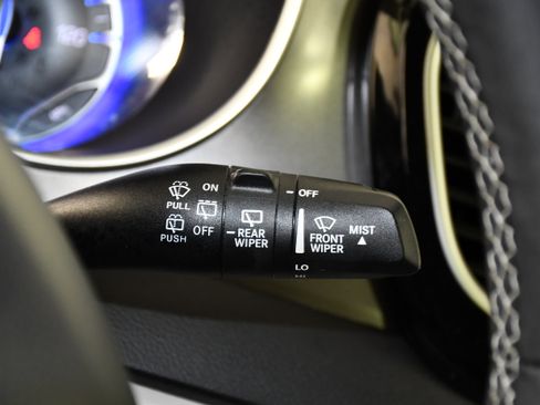 Used 2024 Chrysler Pacifica Touring-L FWD image 23