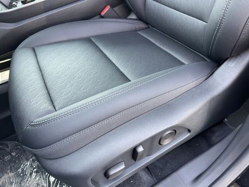 New 2026 Chevrolet Equinox LT w/ Convenience Package II image 12