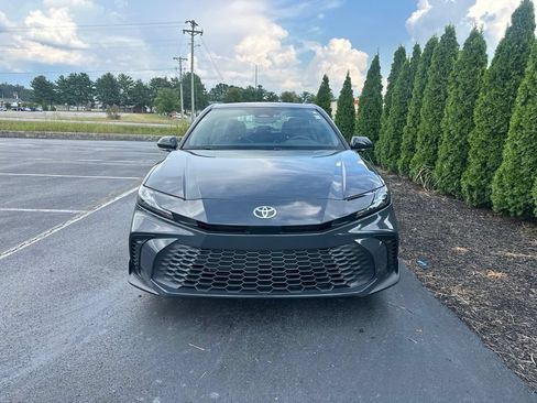 Used 2025 Toyota Camry SE FWD image 3