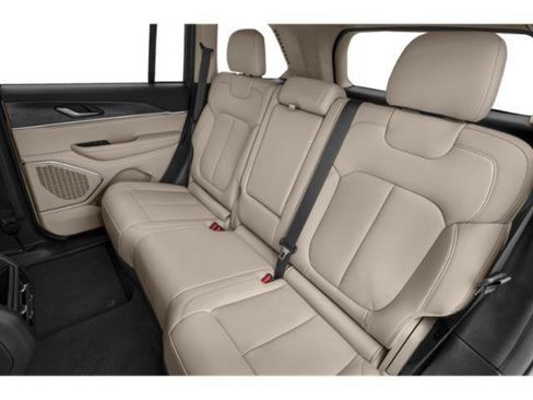 Certified 2023 Jeep Grand Cherokee Limited AWD/4WD image 13