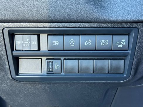 Used 2025 Toyota Tundra Limited image 17