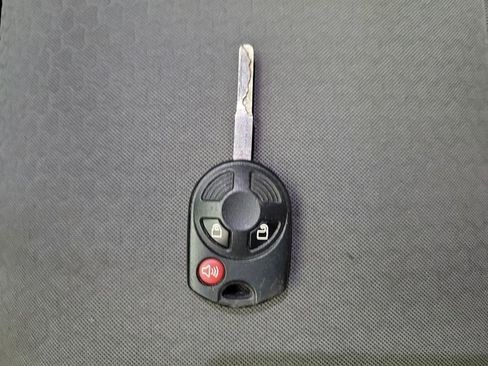 Used 2018 Ford Escape SE w/ Ford Safe & Smart Package image 32