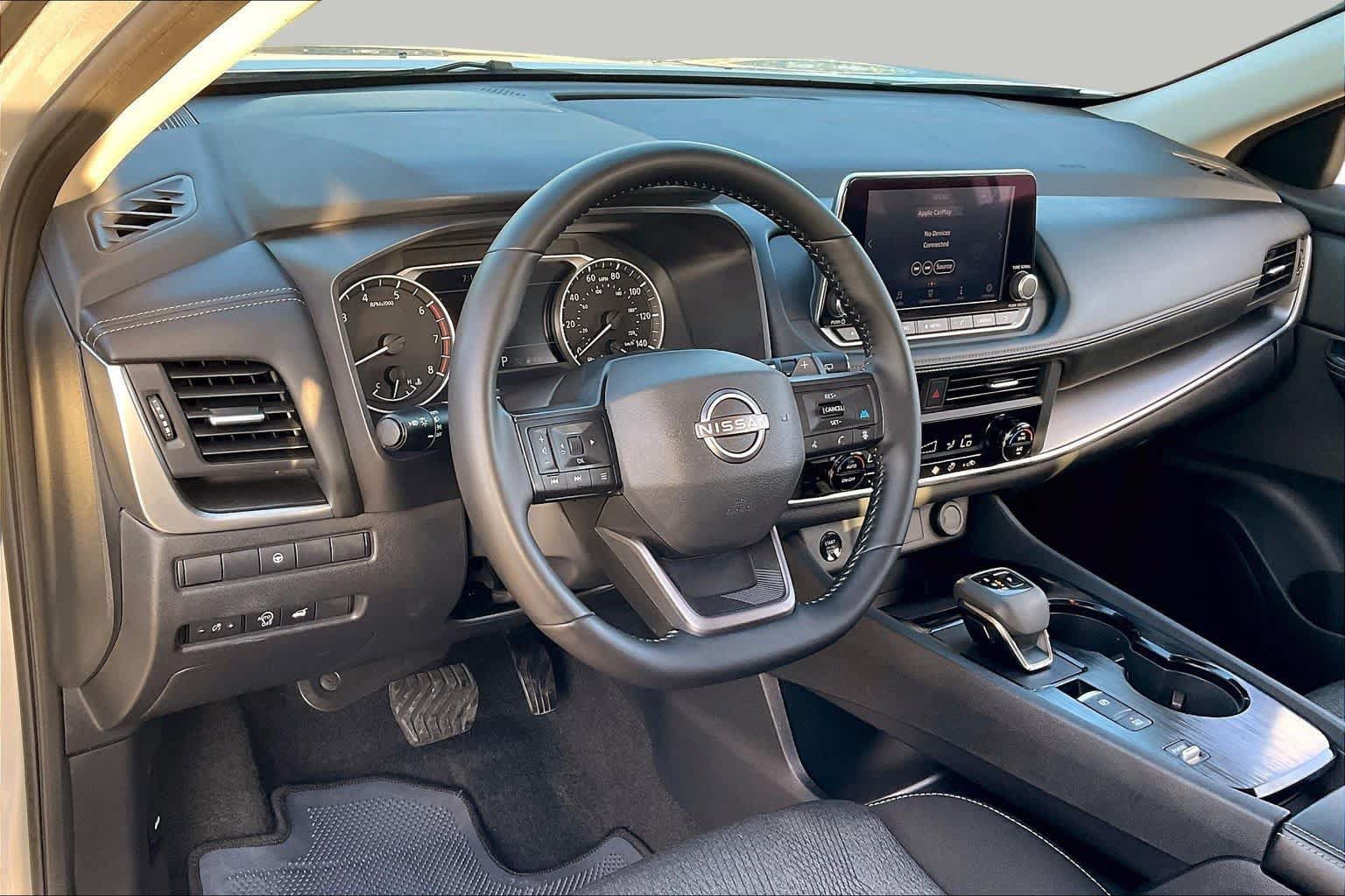 Used 2025 Nissan Rogue SV FWD image 17
