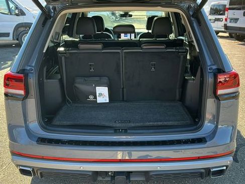 Used 2025 Volkswagen Atlas Peak Edition SE image 26