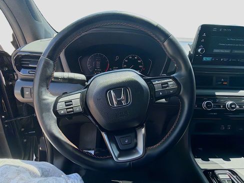 Used 2025 Honda Pilot TrailSport image 10