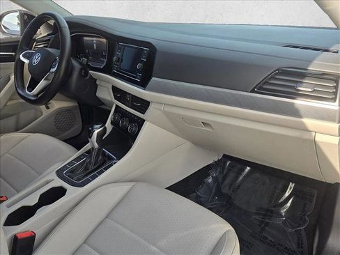 Used 2024 Volkswagen Jetta SE w/ Black Wheel Package image 21