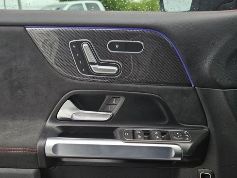 Used 2023 Mercedes-Benz GLB 35 AMG 4MATIC image 31