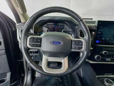 Used 2024 Ford Expedition Max XLT image 15