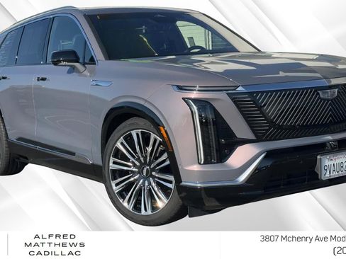 Used 2026 Cadillac Vistiq Premium Luxury image 1