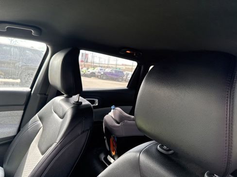 Used 2024 Jeep Compass Latitude image 7