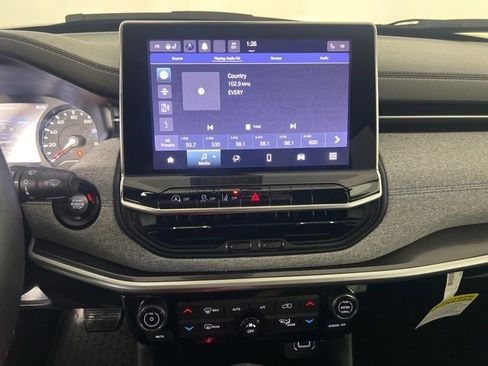 Certified 2022 Jeep Compass Latitude w/ Convenience Group image 18