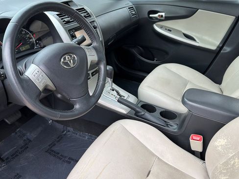 Used 2013 Toyota Corolla LE image 11