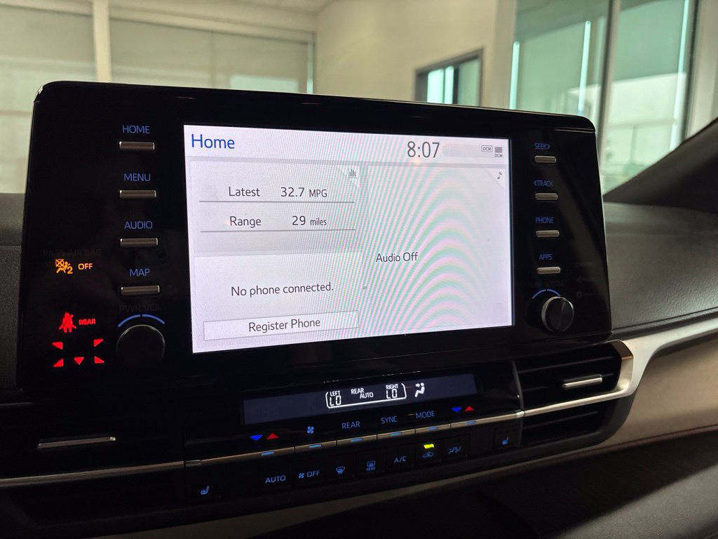 Used 2024 Toyota Sienna XLE FWD image 23