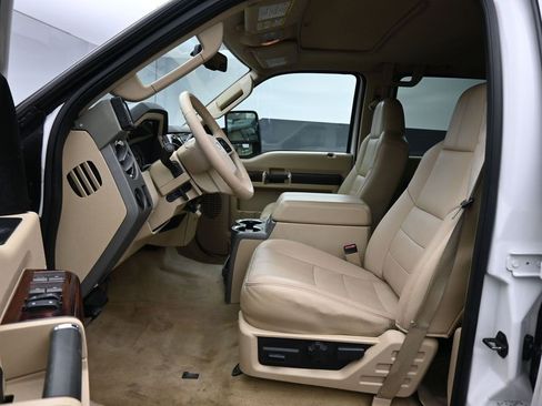 Used 2010 Ford F250 Lariat image 11