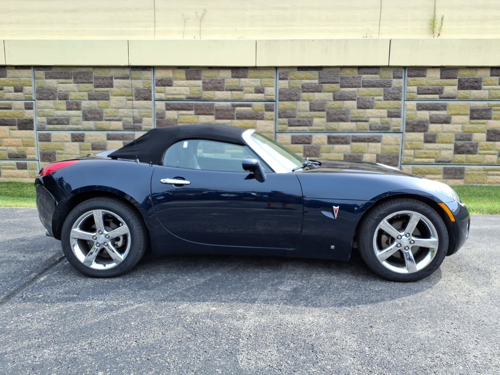 Used 2007 Pontiac Solstice Convertible w/ Premium Package RWD image 12
