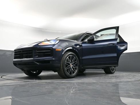 New 2026 Porsche Cayenne Base image 38