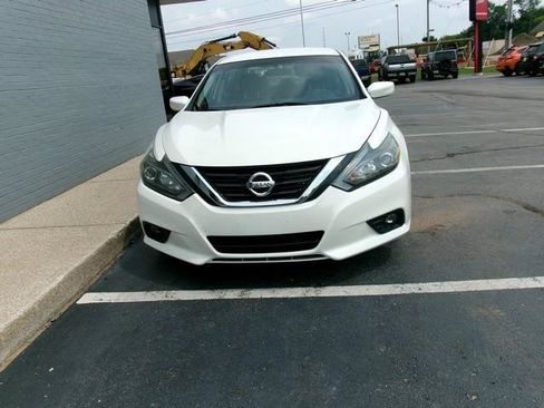 Used 2017 Nissan Altima 2.5 SR FWD image 3