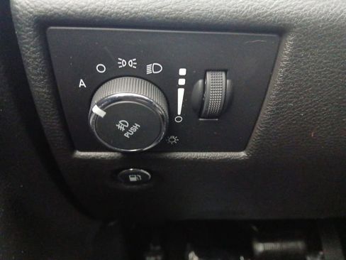 Used 2017 Jeep Grand Cherokee Limited w/ Luxury Group II image 12