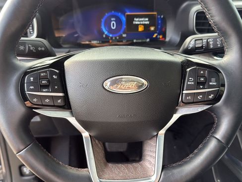 Used 2022 Ford Explorer Platinum w/ Equipment Group 601A AWD/4WD image 23