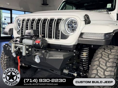 Used 2025 Jeep Wrangler Unlimited Sahara w/ Safety Group AWD/4WD image 11