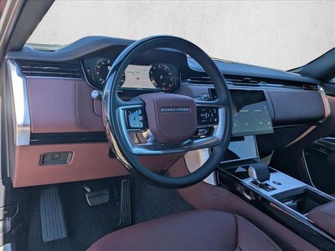 New 2025 Land Rover Range Rover SE image 3