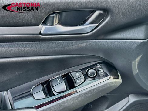 Used 2024 Nissan Altima 2.5 SR FWD image 22