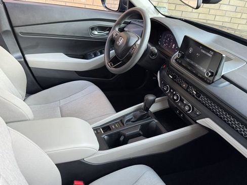 Used 2025 Honda Accord SE image 18