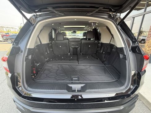 Used 2024 Honda Pilot Touring image 13