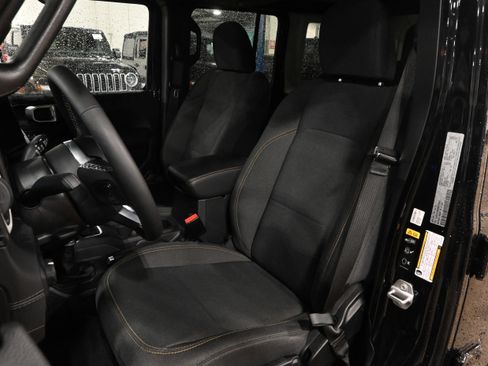 Used 2025 Jeep Wrangler Sahara w/ Safety Group AWD/4WD image 12