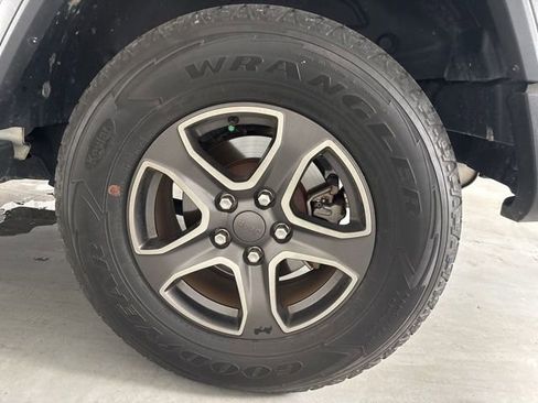 Used 2019 Jeep Wrangler Sport S image 7